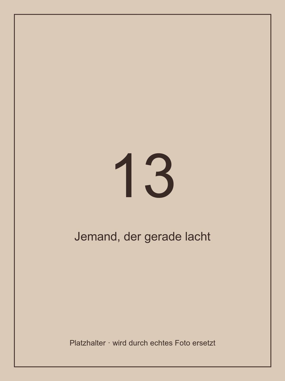 Lachende Gäste auf der Feier